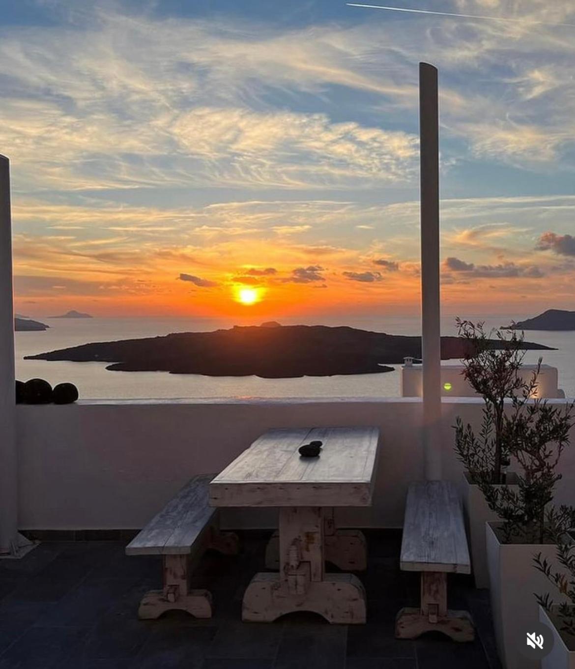 Fira White Residence Екстериор снимка